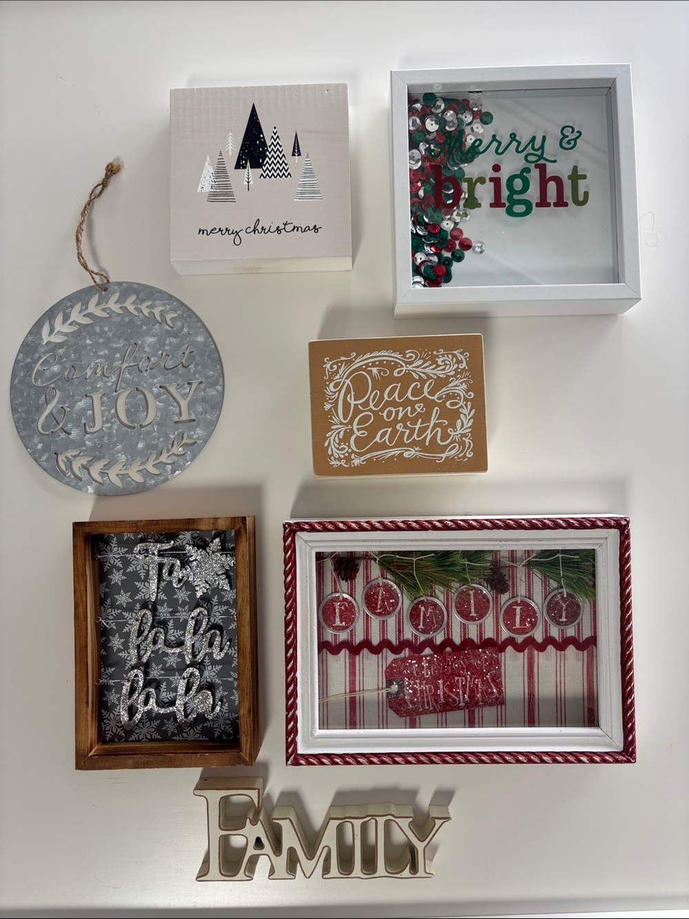 Holiday Wall Décor Set - Red, Green, White, Gold - GB1sku